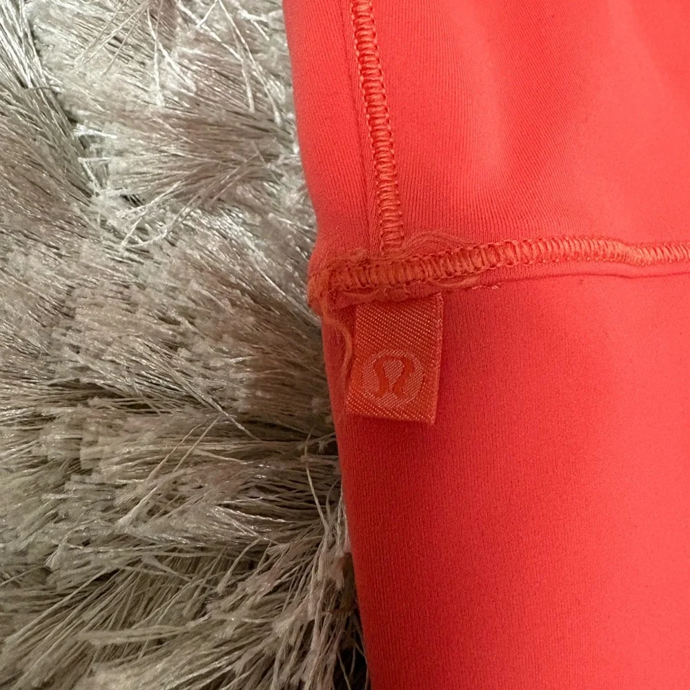 Lululemon power pivot tank - Picture 3 of 5